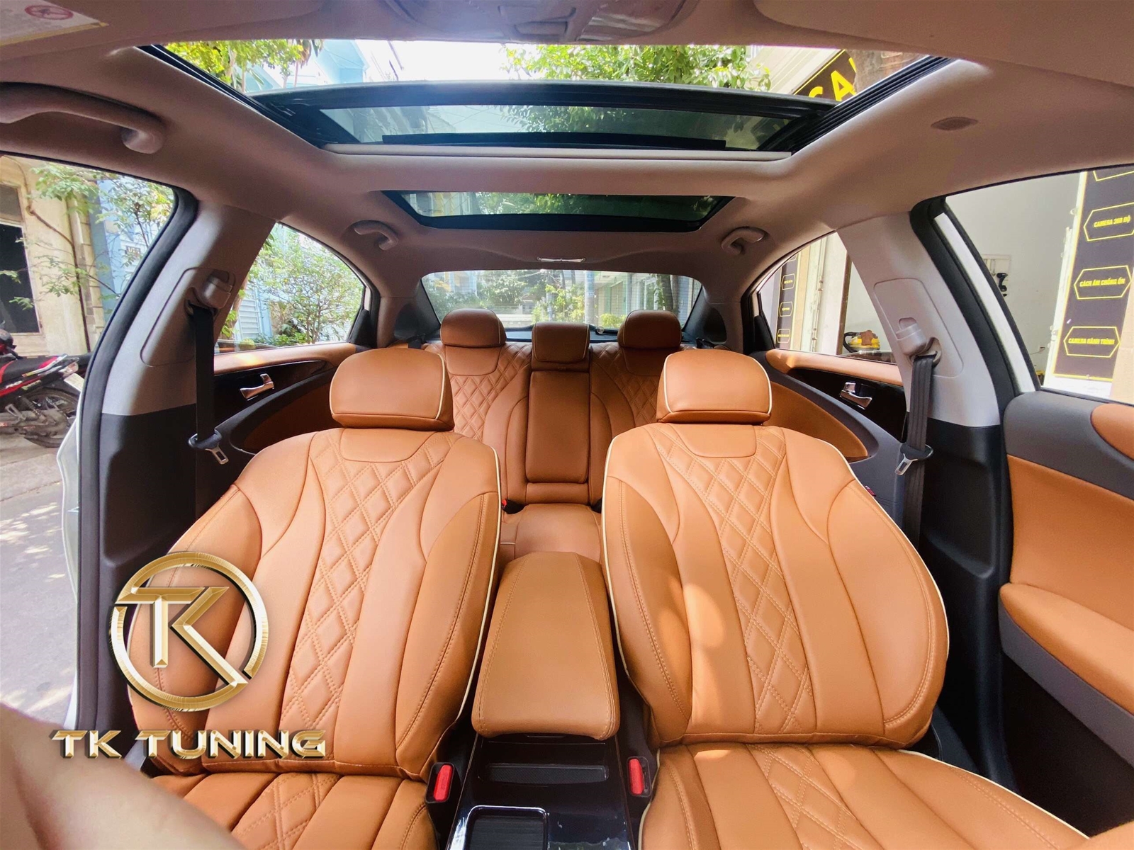 Đổi Màu Nội Thất Xe Hyundai Santafe Tại HCM Giá Tốt